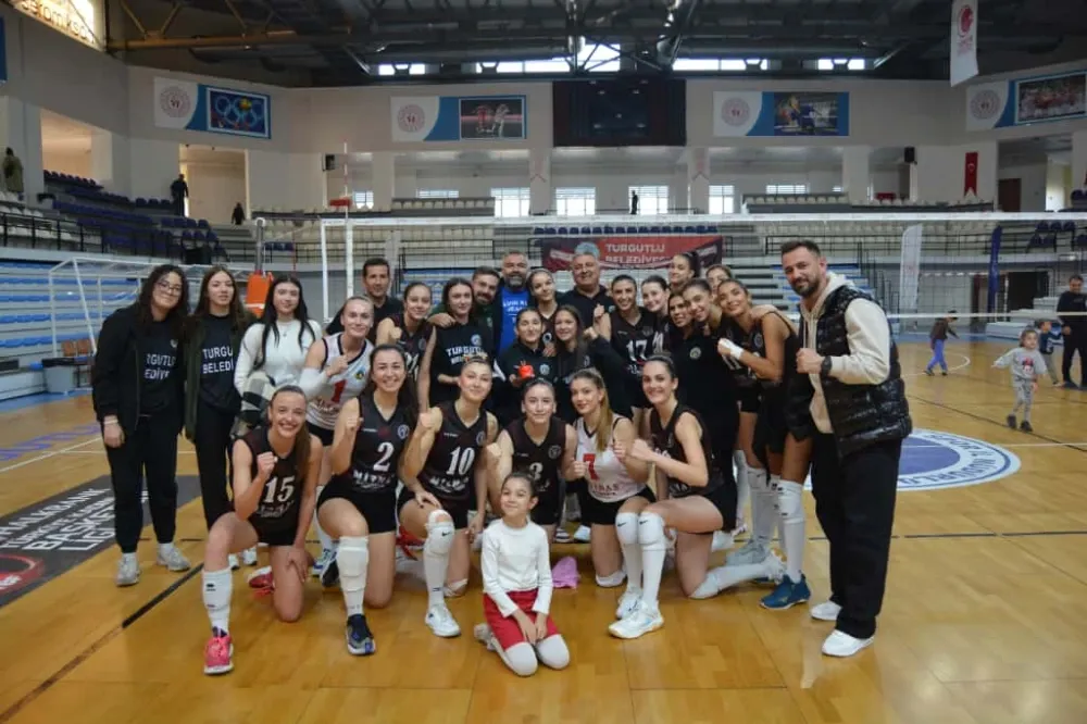 Turgutlu Belediyespor Kadın Voleybol Takımı, Türkoğlu Spor’u 3-0 Mağlup Etti