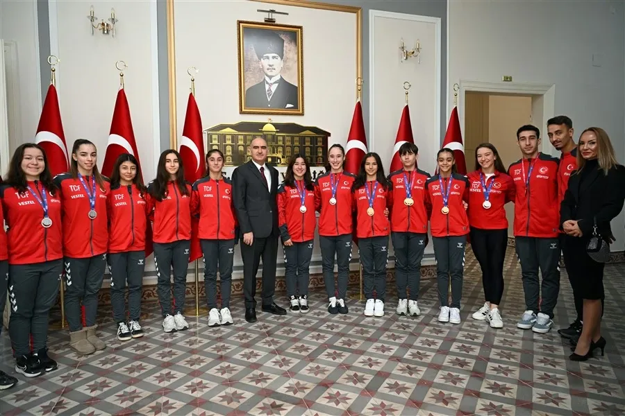 Manisa’nın Şampiyon Cimnastikçileri Vali Özkan’ı Ziyaret Etti