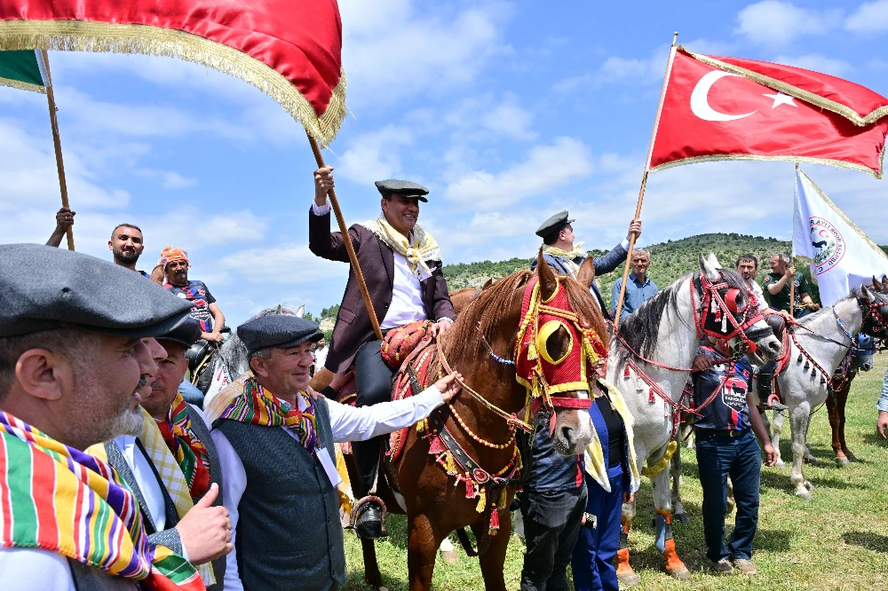 Ferdi Zeyrek Yörük Şöleninde: “Bu Kültür Bizim Kökümüzdür”