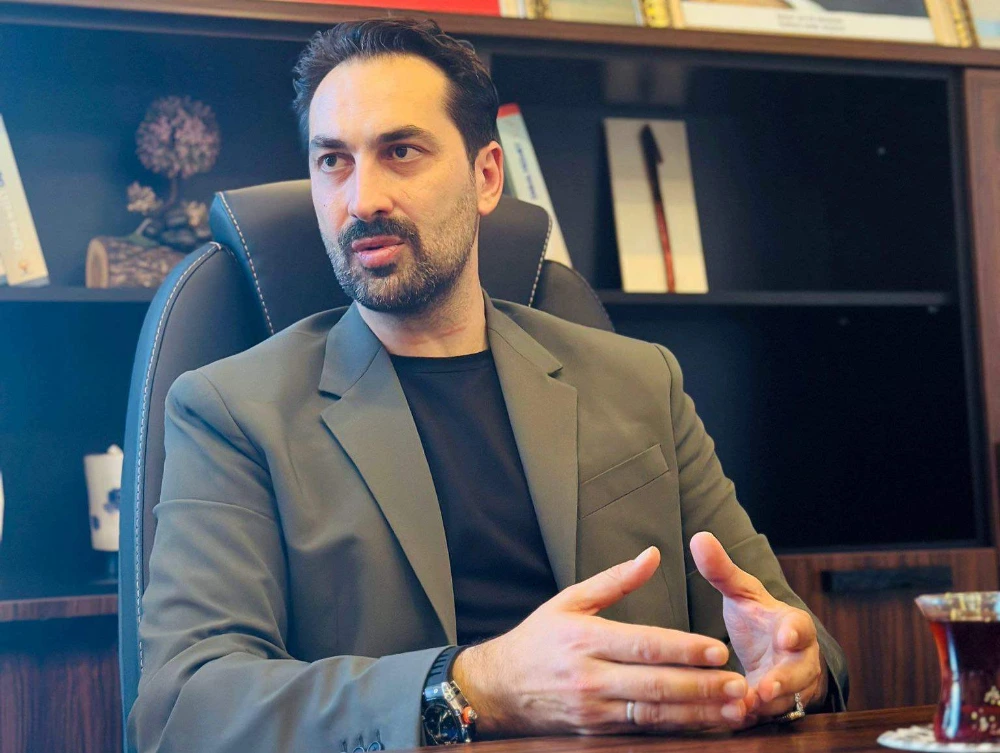 Mücahit Arınç’tan Bakırlıoğlu’na Yapay Zekâ Destekli Cevap