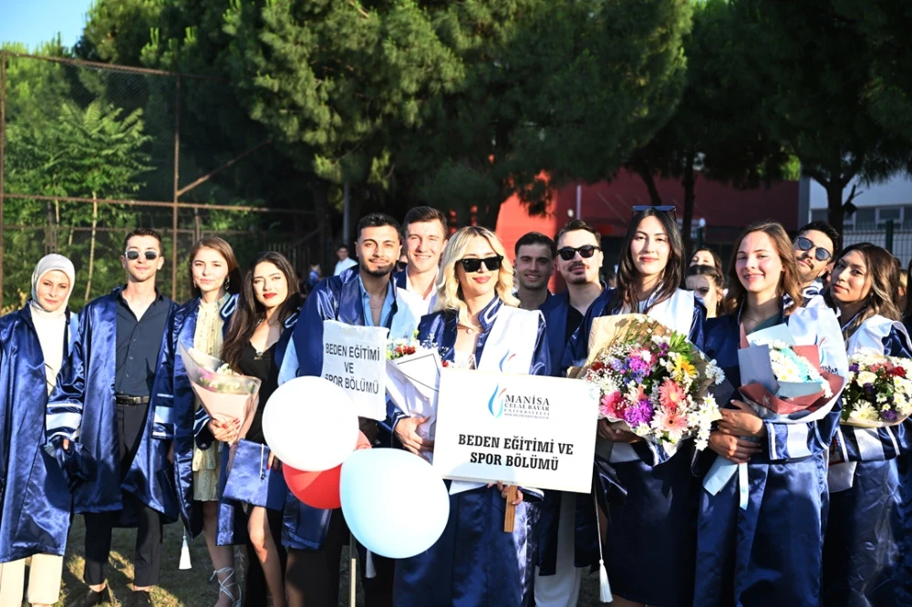 CBÜ Spor Bilimleri Fakültesi’nde Mezuniyet Coşkusu
